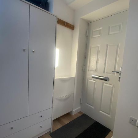 Lovely And Modern Studio Apartment. Μπόρχαμγουντ Εξωτερικό φωτογραφία