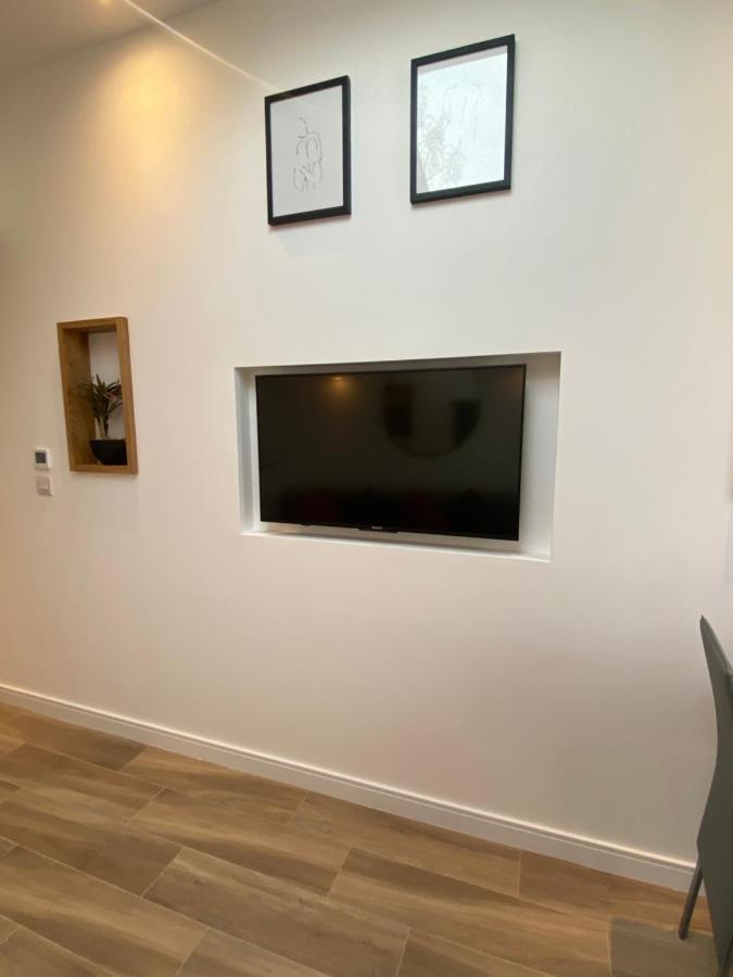 Lovely And Modern Studio Apartment. Μπόρχαμγουντ Εξωτερικό φωτογραφία