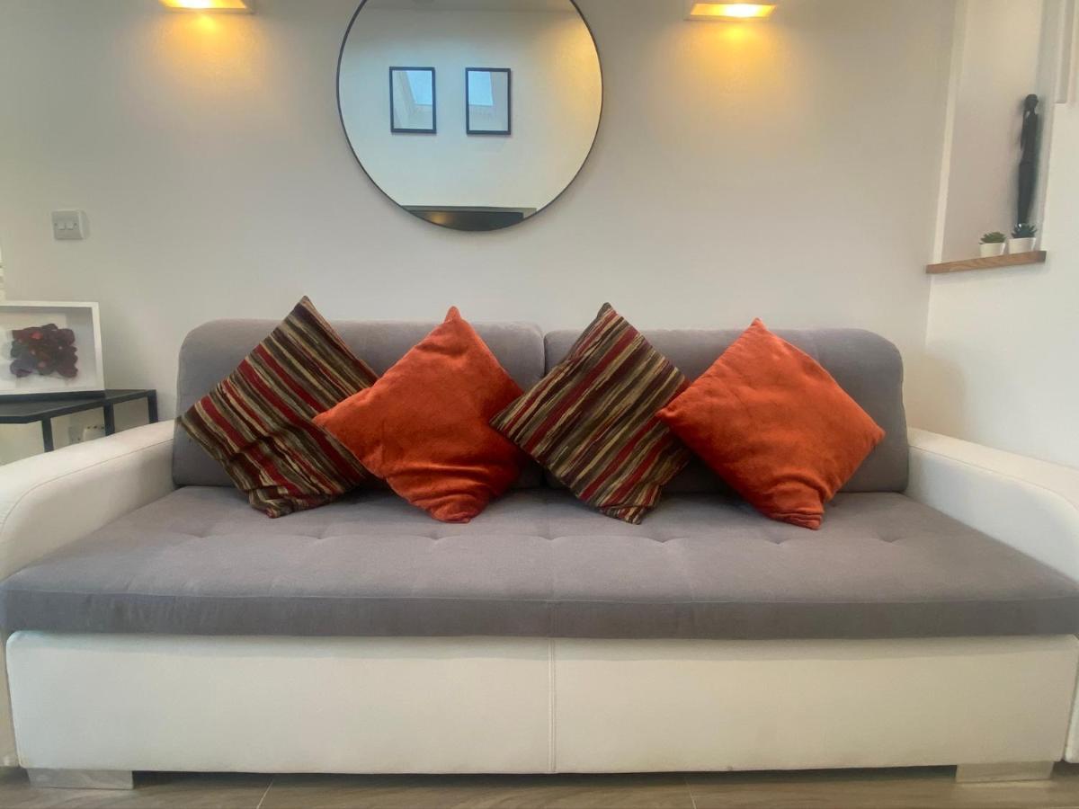 Lovely And Modern Studio Apartment. Μπόρχαμγουντ Εξωτερικό φωτογραφία