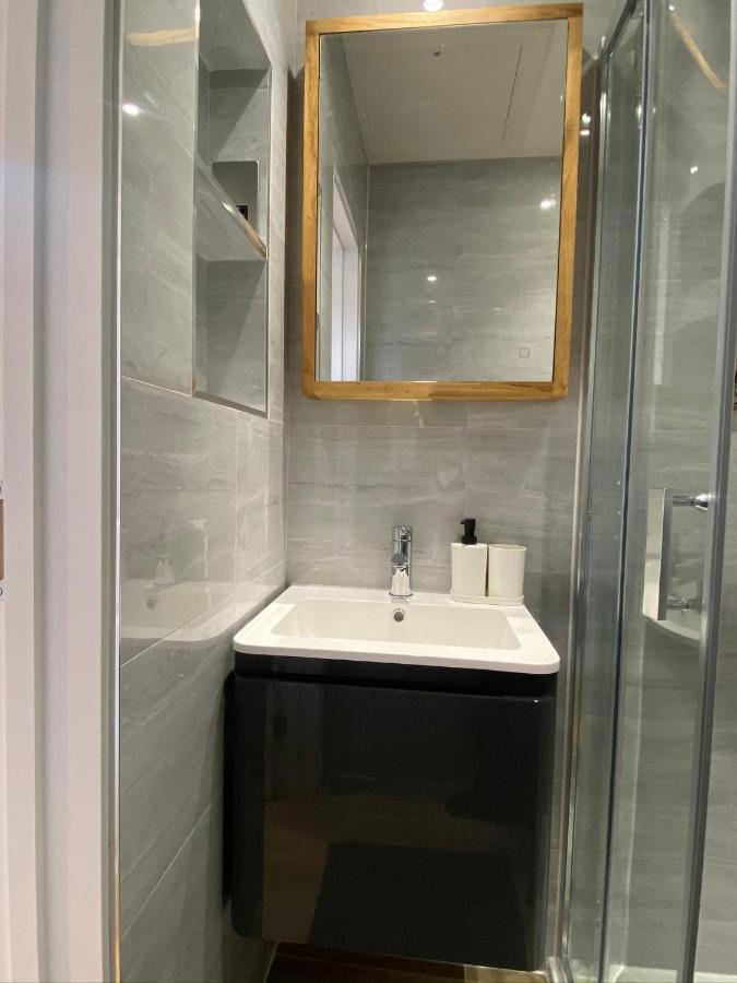 Lovely And Modern Studio Apartment. Μπόρχαμγουντ Εξωτερικό φωτογραφία
