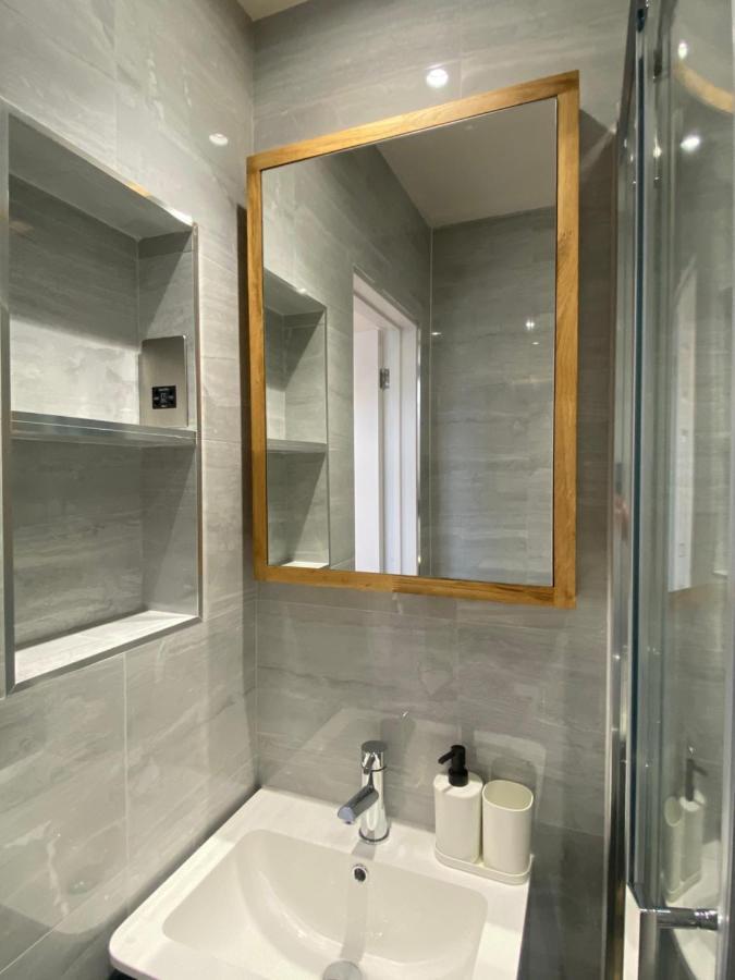 Lovely And Modern Studio Apartment. Μπόρχαμγουντ Εξωτερικό φωτογραφία