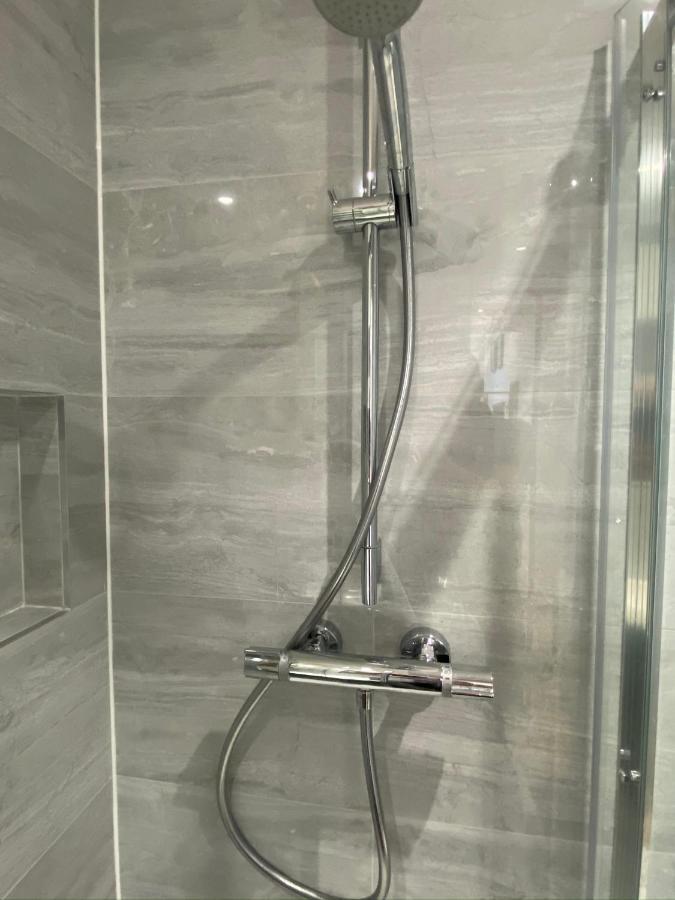 Lovely And Modern Studio Apartment. Μπόρχαμγουντ Εξωτερικό φωτογραφία