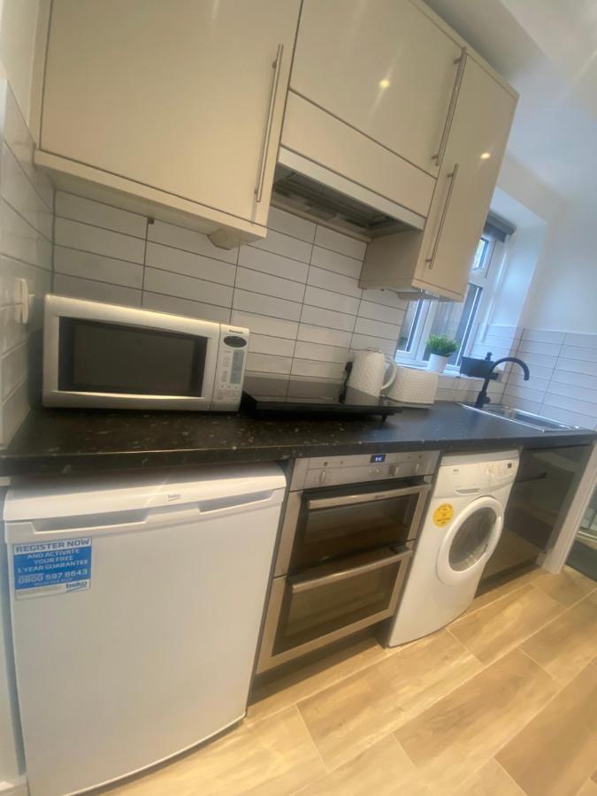 Lovely And Modern Studio Apartment. Μπόρχαμγουντ Εξωτερικό φωτογραφία